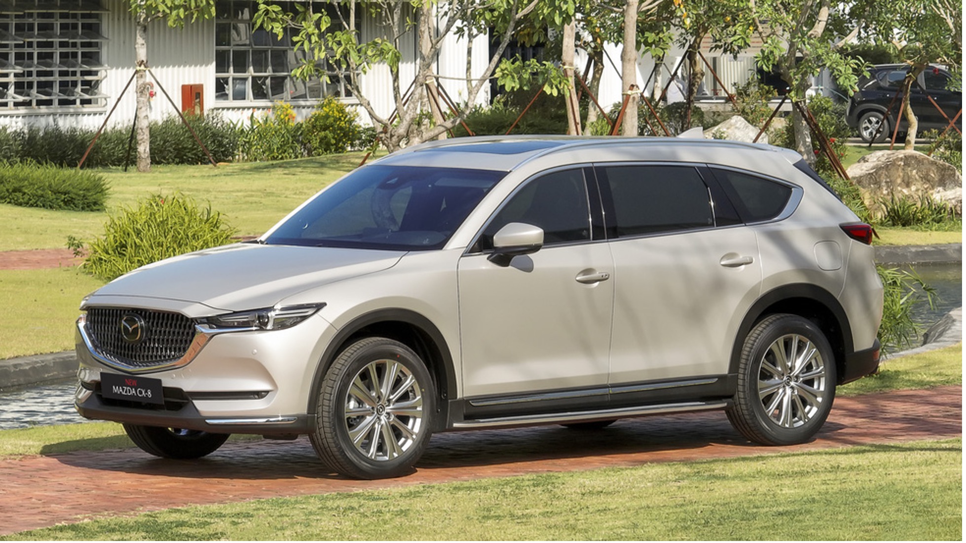 Mazda CX-8 mới: Lưới tản nhiệt 