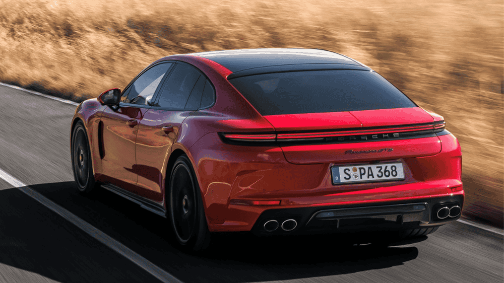 Đuôi xe Porsche Panamera 2025 với dải đèn LED nối liền